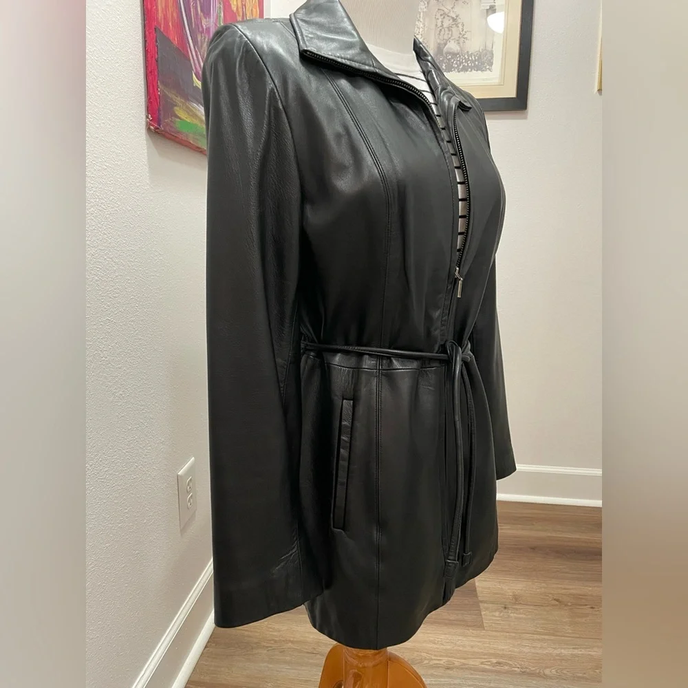 Vintage Black Leather Jacket - Picture 4 of 11